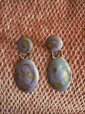 Women’s light purple watercolor style dangle pierced earrings